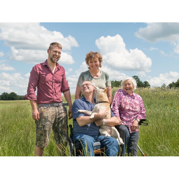 Der Tee wird direkt am Hof der Familie Zach in Handarbeit abgepackt.